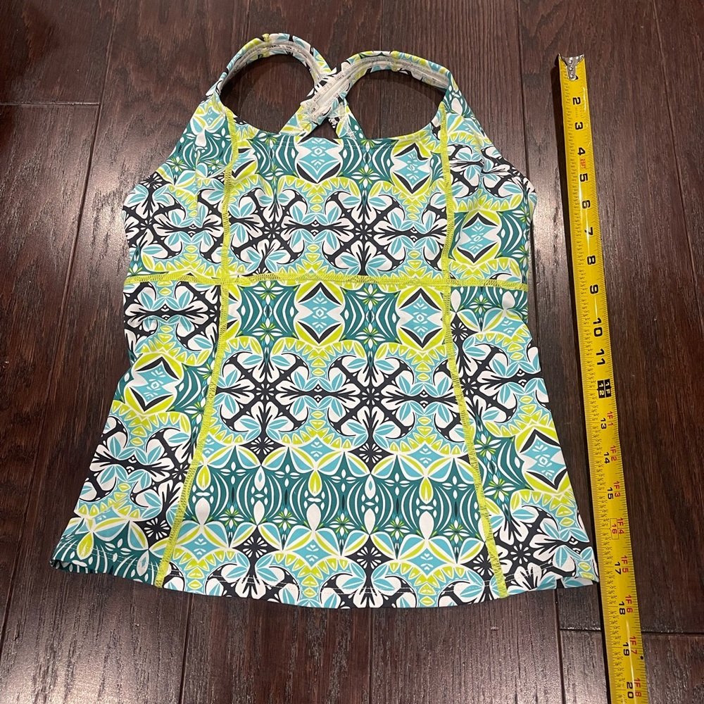 Athleta Tankini Swim Top Size XS Built In Underwire Bra Geometric Print